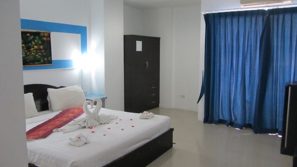 Happy Fish Guesthouse Patong Buitenkant foto