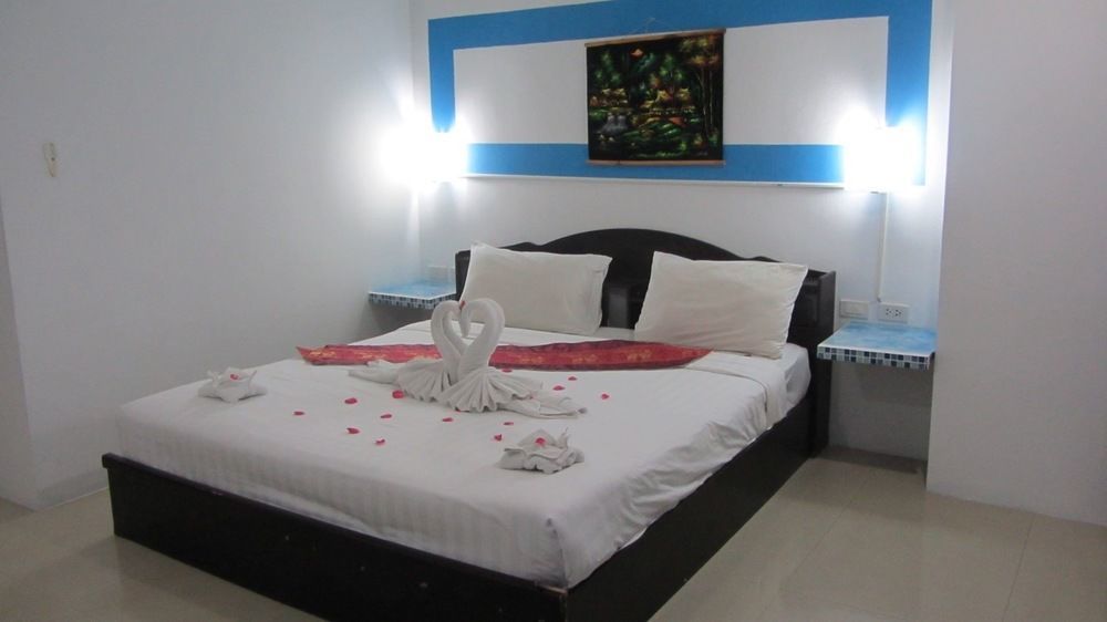 Happy Fish Guesthouse Patong Buitenkant foto