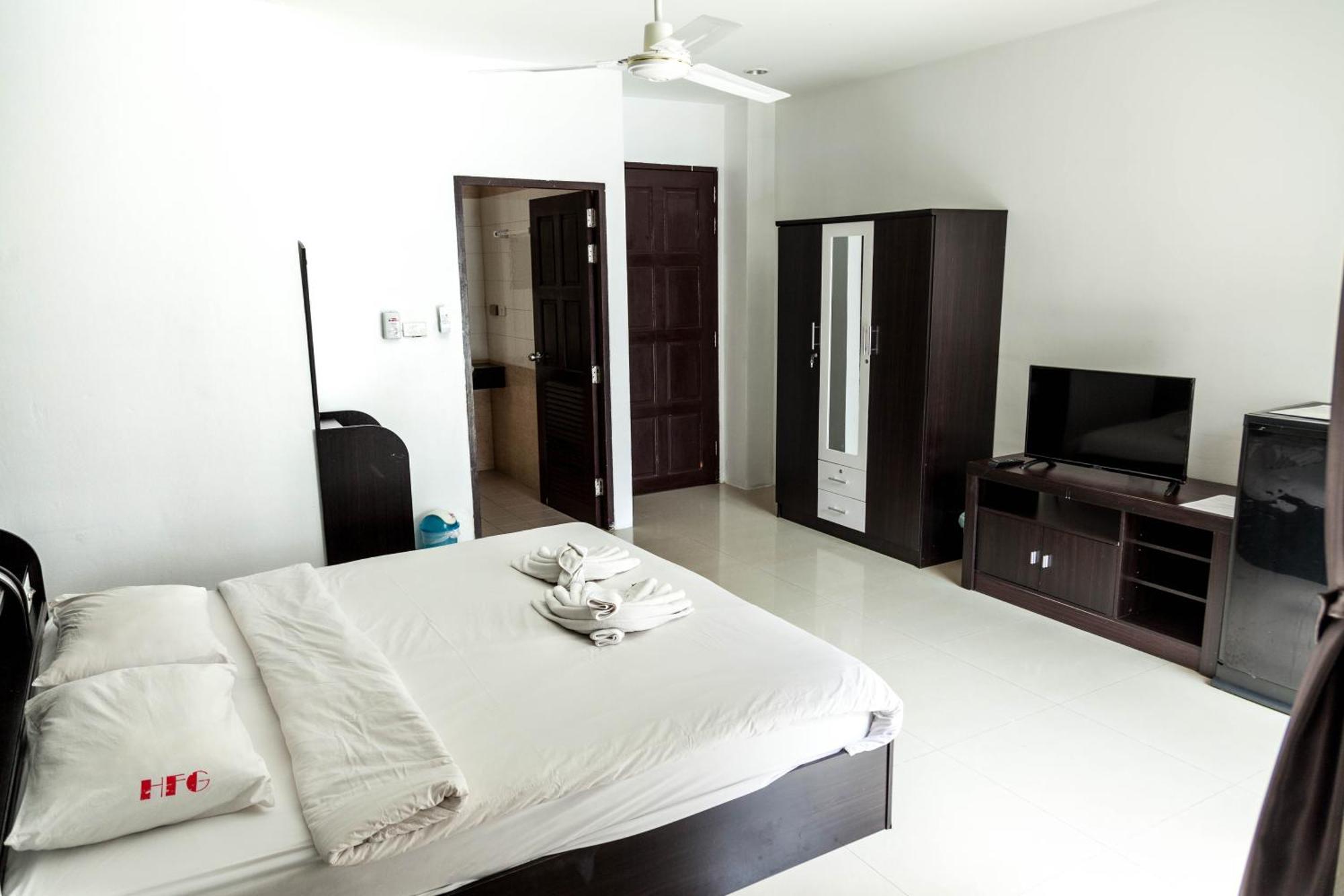 Happy Fish Guesthouse Patong Buitenkant foto